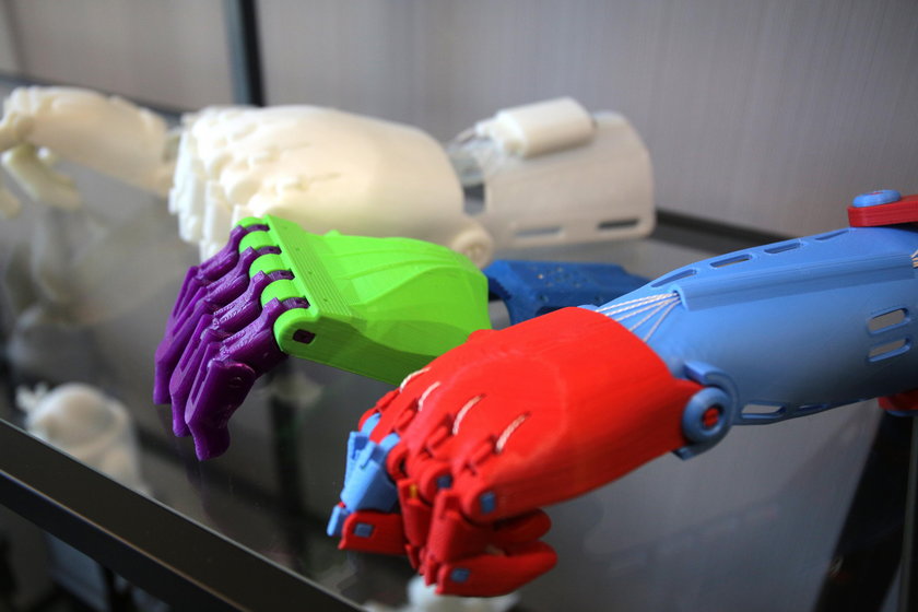 Drukują ręce na drukarce 3D