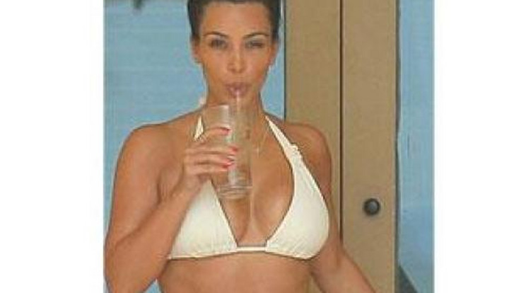 Igazán dögös bikiniben a nászutas Kim Kardashian!