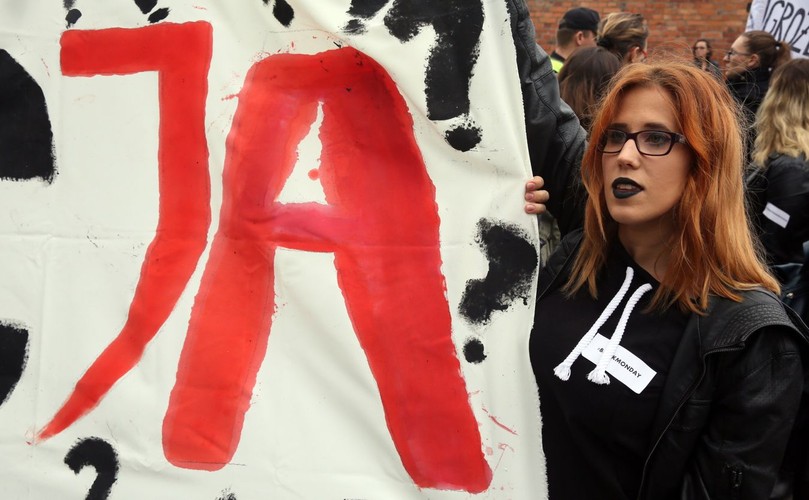 Czarny protest przed siedzibą PiS