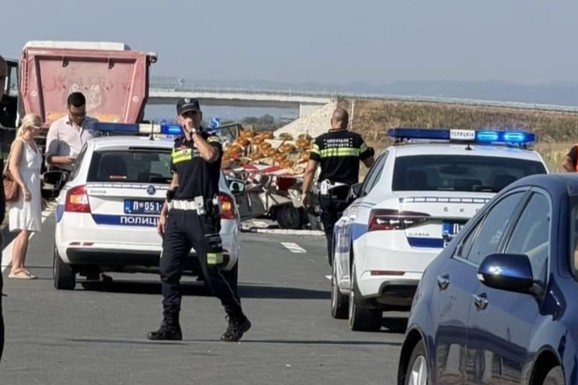 VOZIO KAMION PREBRZO, PA IZAZVAO STRAVIČNU NESREĆU Detalji tragedije kod Šapca u kojoj su poginuli putari: Prešao u suprotnu traku, pokosio ljude, zaustavio se tek pošto je udario u ZAŠTITNU OGRADU