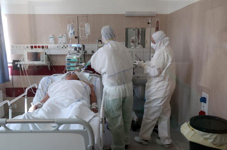A kórházak már felkészültek,a legrosszabb forgatókönyvre számítva több tízezer ágyat tettek szabaddá. / Fotó: MTI Vajda János