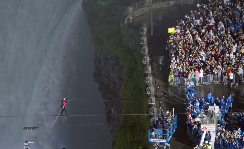 Nik Valenda prelazi Nijagarine vodopade