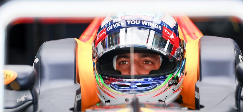 Formuła 1: Ricciardo wygrał Grand Prix Malezji, awaria bolidu Hamiltona