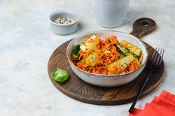 Sałatka działkowca. Letni hit na bazie świeżych ogórków