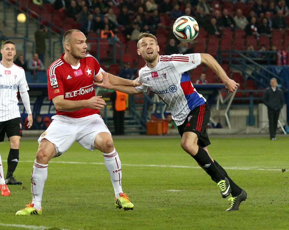 PIŁKA NOŻNA LIGA POLSKA WISŁA KRAKÓW GÓRNIK ZABRZE (Arkadiusz Głowacki Szymon Skrzypczak)