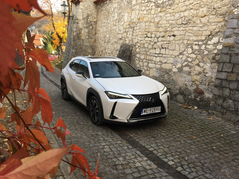 Lexus UX 200 – mało praktyczny, ale za to nieprzeciętnie ładny