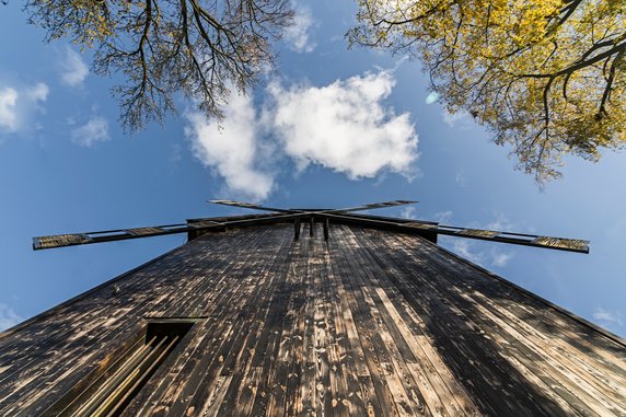 Dom w starym wiatraku na Lubelszczyźnie. Architekci zmienili ruinę w cudo!