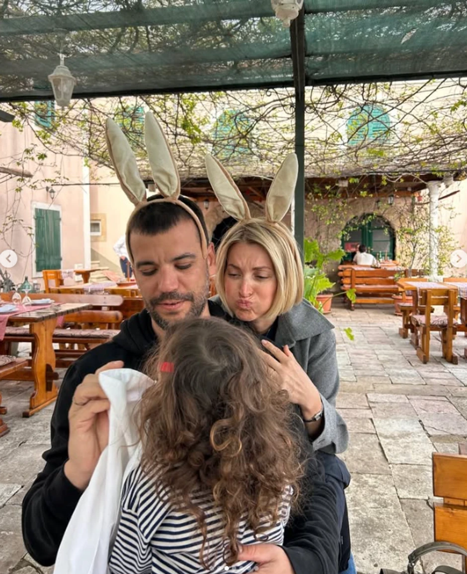 Anđelka sa mužem i ćerkom