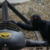 Ukrajinski obaveštajci pripremaju jednosmerni dron na nepoznatoj lokaciji u Ukrajini 28. maja