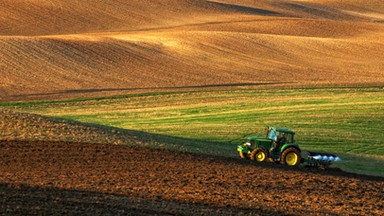 Terenowe ANR odwołują przetargi na ziemię i oddają rolnikom wadia