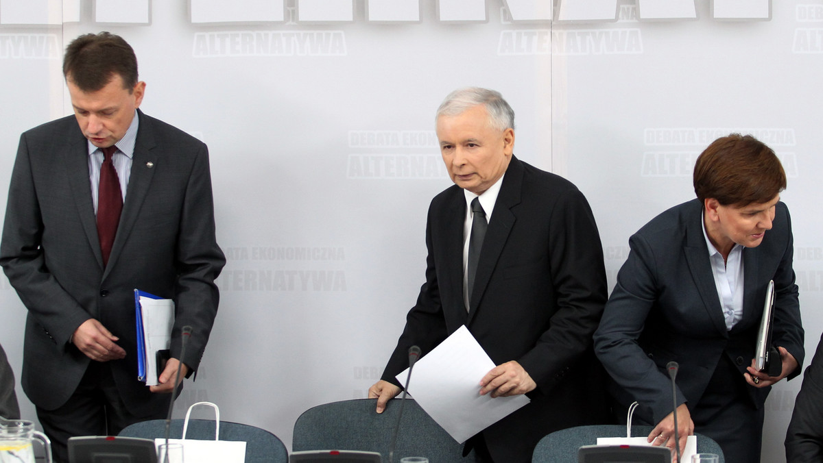 Zdaniem Jarosława Kaczyńskiego, nie da się obronić tezy, że państwo polskie zdało egzamin po katastrofie smoleńskiej. W jego opinii doszło do kompromitacji i skandalu, a ludzie za niego odpowiedzialni powinni "odejść w dożywotniej hańbie".