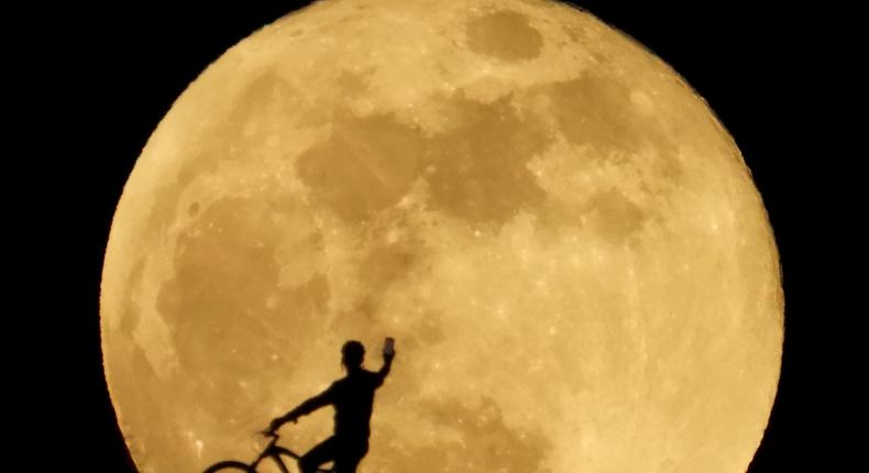 The last supermoon of 2022 will outshine NASA's favorite meteor shower  Thursday night. To see both, you need a dark spot and good timing. |  Business Insider Africa