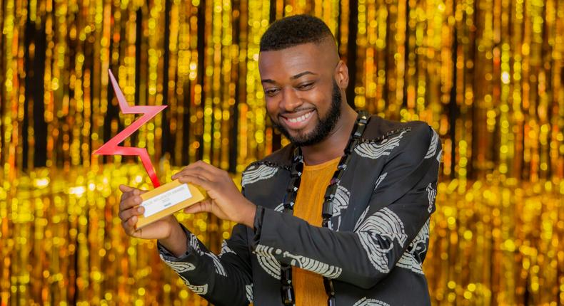 Kevine Obin reçoit le prix de la personnalité des médias de l'année aux Pulse Influencer Awards 2023