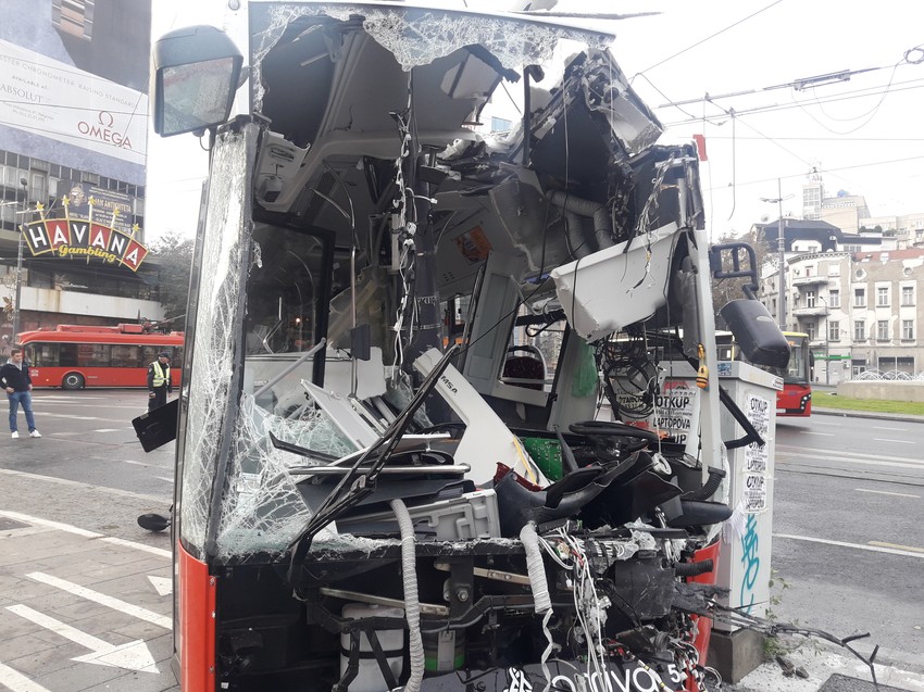 Kabina je potpuno uništena