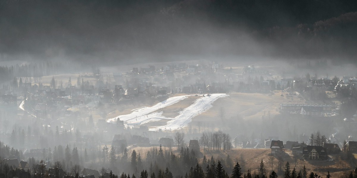 Zasnuta smogiem Gubałówka. Zdjęcie z 30.01.2015 r.