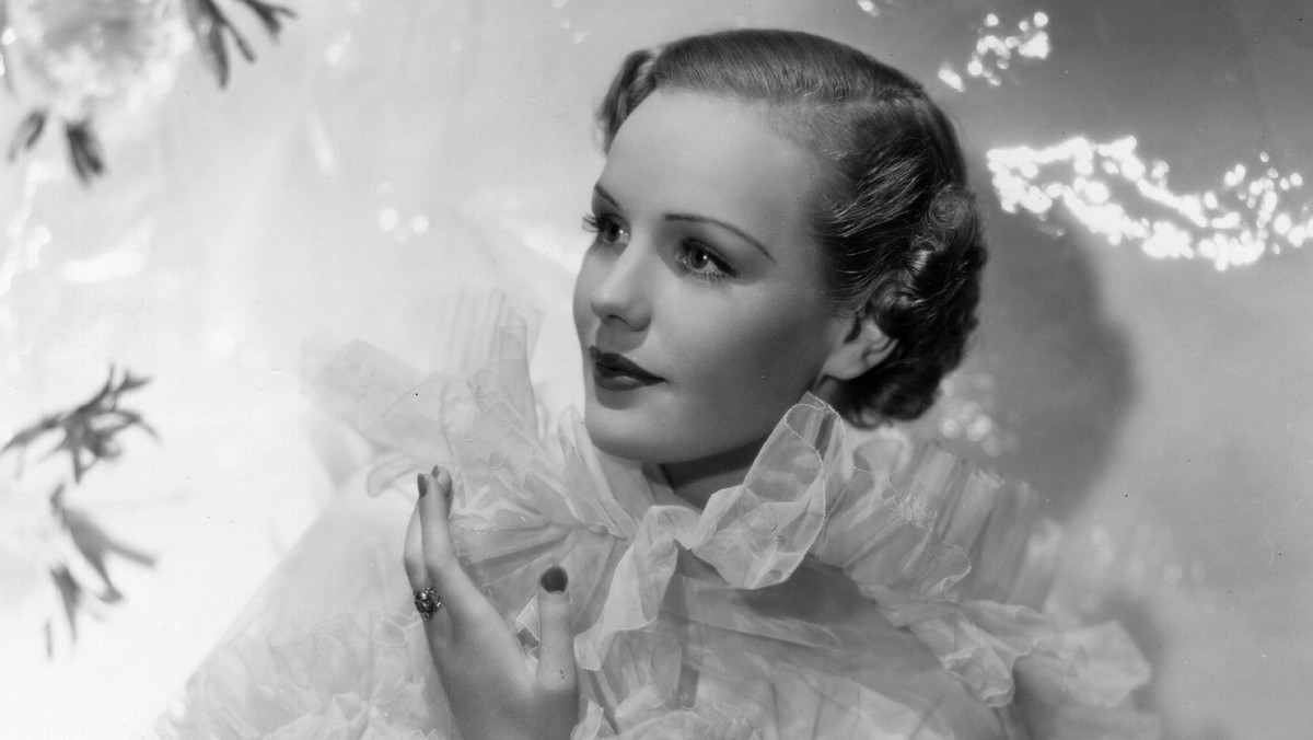 Wróżono jej karierę na miarę Grety Garbo. Frances Farmer była niesamowicie piękna i inteligentna, ale jednocześnie zbyt niepokorna na standardy Hollywood. W historii "fabryki snów" nikt po wspięciu się na szczyt tak szybko z niego nie spadł, jak ulubiona aktorka Kurta Cobaina. Jej tragiczna historia po wielu latach wciąż szokuje opinię publiczną.