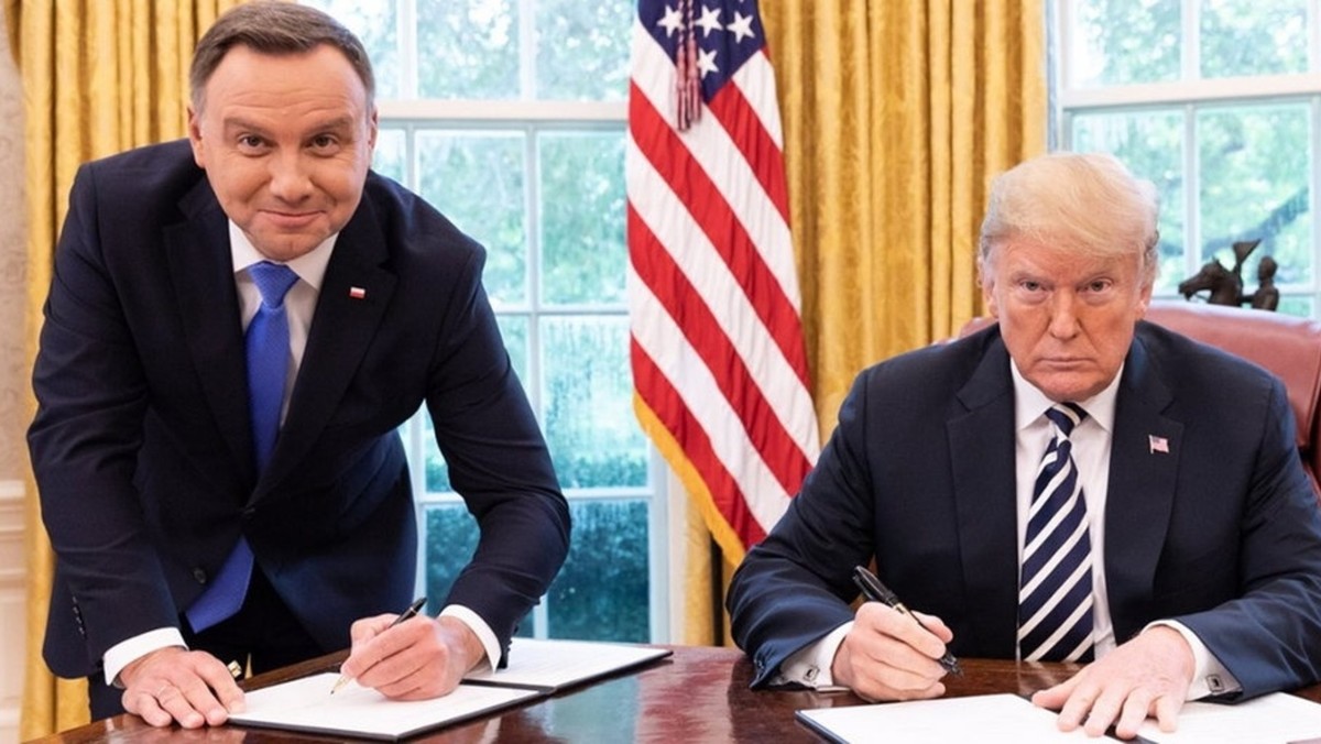 Andrzej Duda w wywiadzie dla "Sieci" o tym, dlaczego stał przy biurku w Gabinecie Owalnym Donalda Trumpa