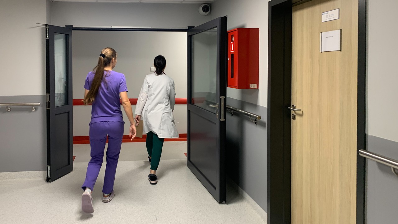 Kolejny atak na lekarkę. Pacjent rzucał w nią krzesłem