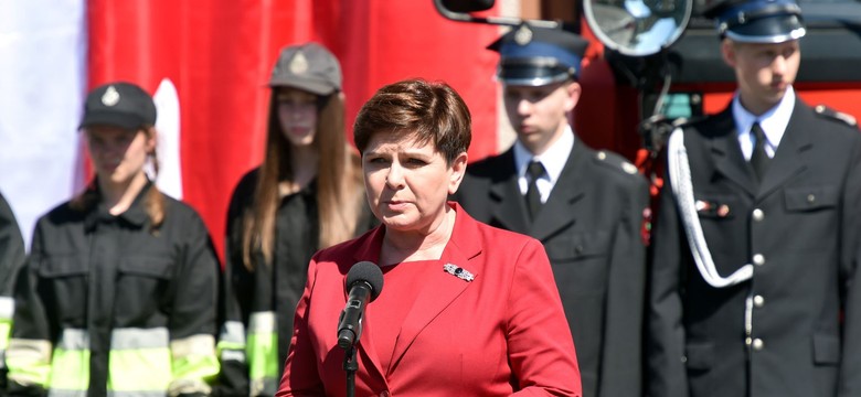 KOD zakłócił spotkanie premier ze strażakami. Beata Szydło: Ci, którzy mają odwagę, nie potrzebują krzyku