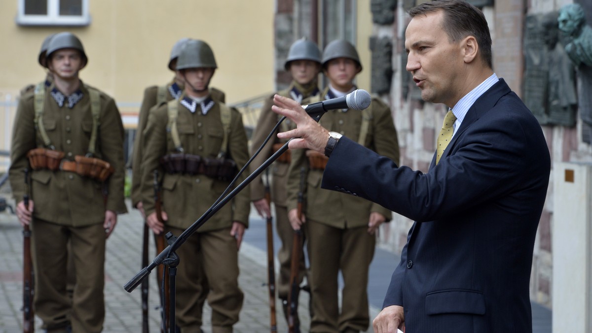 Minister spraw zagranicznych przekazał Muzeum Wojsk Lądowych w Bydgoszczy przedwojenny karabin przeciwpancerny wzór 35, zwany Ur. Broń, który dzięki staraniom polskich dyplomatów, sprowadzono z Muzeum Obrony w Oslo.