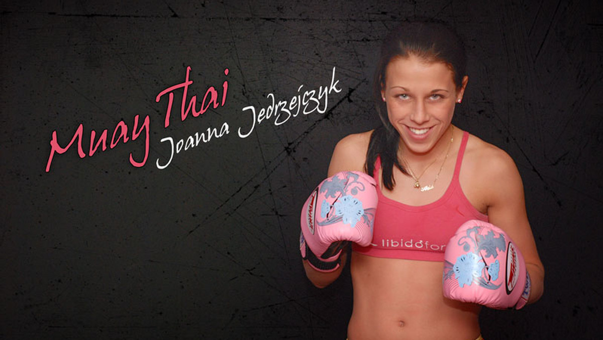 26-letnia polska mistrzyni świata i Europy muay thai, kontynuująca równolegle karierę w MMA, Joanna Jędrzejczyk (4-0) z Olsztyna, wygrała swoją czwartą zawodową walkę pokonując Rosjanką Julię Berezikową (7-4) jednogłośną decyzją sędziów. Pojedynek odbył się w Moskwie na gali Fight Nights "Battle of Moscow 12" w czwartek 20 czerwca.