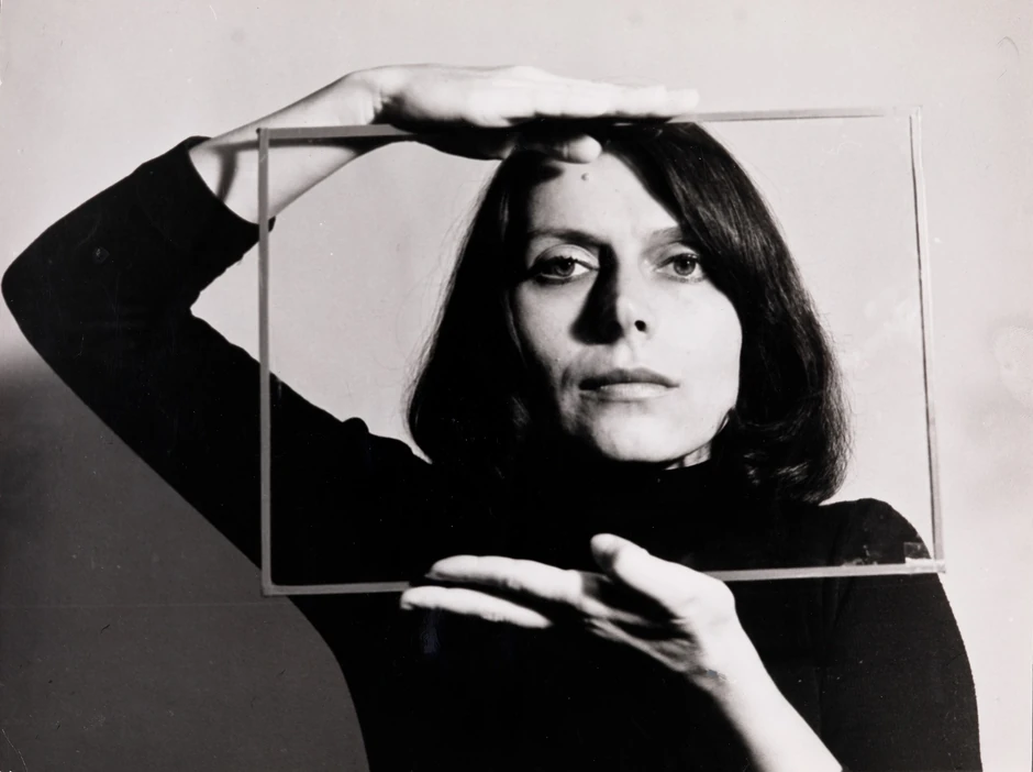 Katalin Ladik, iz serije POEMIM (Serija A) Novi Sad, 1978 © Katalin Ladik   Ljubaznošću acb Gallery, Budimpešta VERBUND kolekcija, Beč 