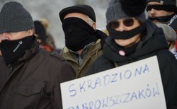 Demonstracja w Gdańsku przeciwko zmianie ulicy Dąbrowszczaków na Lecha Kaczyńskiego