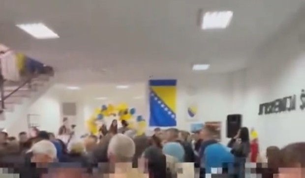 Tuča dve majke u Cazinu
