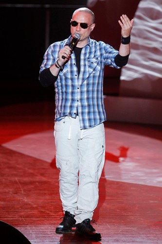 Stachursky podczas koncertu 'Disco pod żaglami'