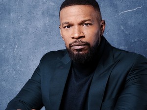 Jamie Foxx a legszexibb szettben jótékonykodik