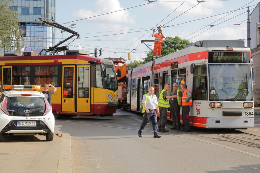 Wykolejenie tramwaju na pl. Reymonta