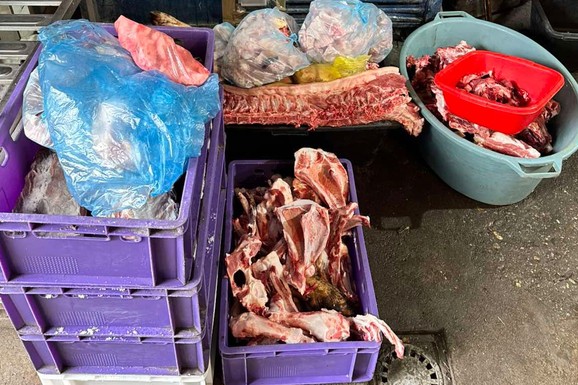 OTKRIVENA ILEGALNA KLANICA I U NJOJ SKORO 2 TONE MESA! Jezivo otkriće u Subotici: Policija odmah reagovala (FOTO)