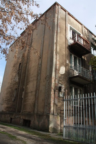 Siedziba i więzienie NKWD przy ulicy Cienistej w Warszawie, kilka domów dalej od więzienia przy ulicy Świerszcza