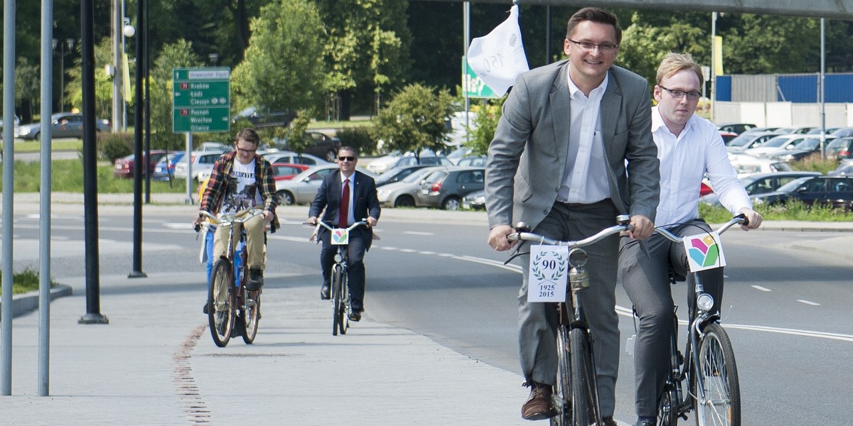 Katowice. Prezydent Katowic Marcin Krupa na rowerze 