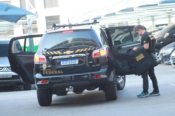 SUDAR KOMBIJA I KAMIONA  Poginulo devet osoba, preživeo samo jedan putnik