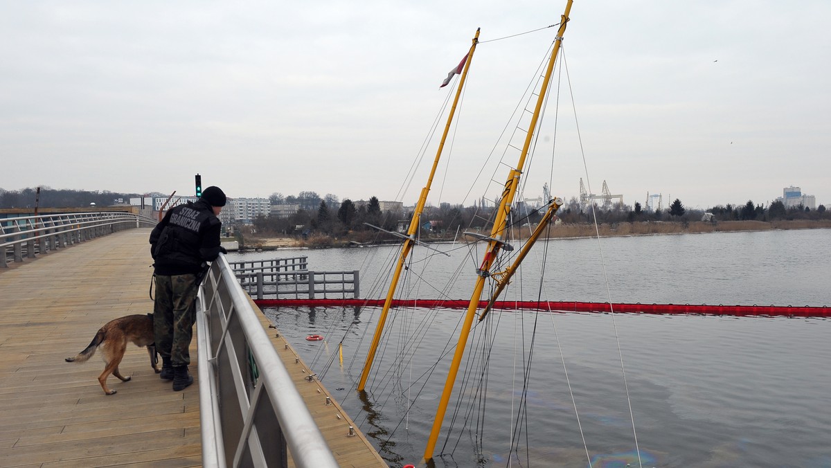 Zatonięcie jachtu Down North i wyciek paliwa w marinie przy wyspie Grodzkiej w Szczecinie 