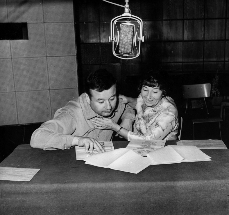 Irena Kwiatkowska i Mieczysław Czechowicz w audycji "Kolorowe listy" [Polskie Radio, Warszawa, 1966]