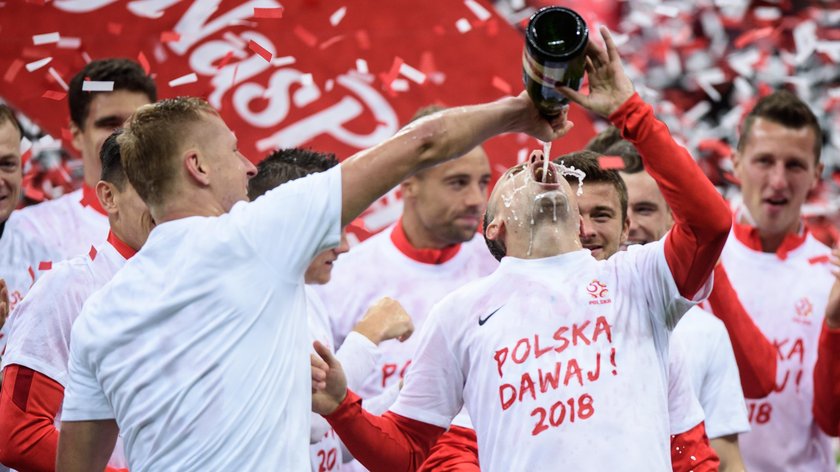 Prezydent Duda w piłkarskiej szatni. "Lewy" w negliżu