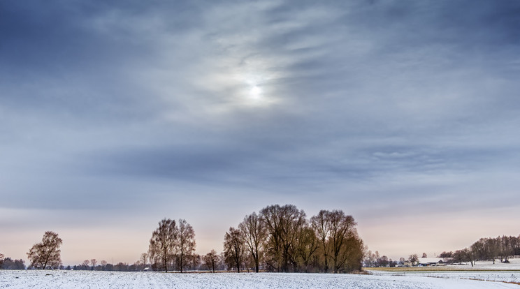 Ahol megmaradt, ott sem sokáig tartja már magát a hó / Fotó: Norhtfoto