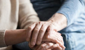 Opieka nad osobą z demencją. Jak sobie z nią poradzić?