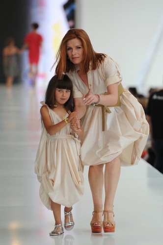 Anna Maruszeczko z córką na Warsaw Fashion Street 2012