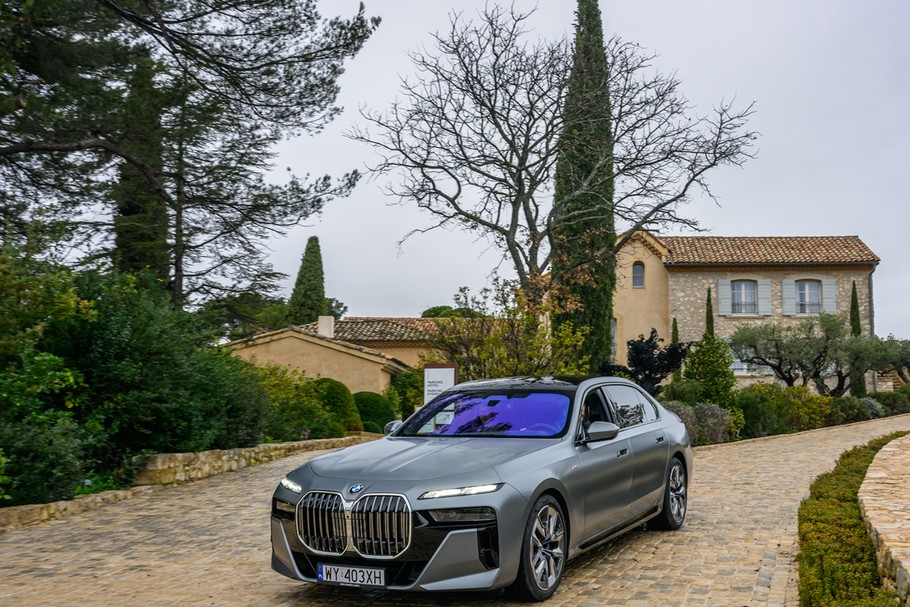 „Forbes” testuje BMW 7