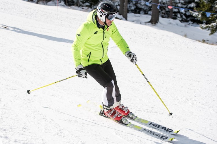 Prezydent RP Andrzej Duda na stoku, podczas Mistrzostw Polski Parlamentarzystów i Samorządowców w narciarstwie alpejskim