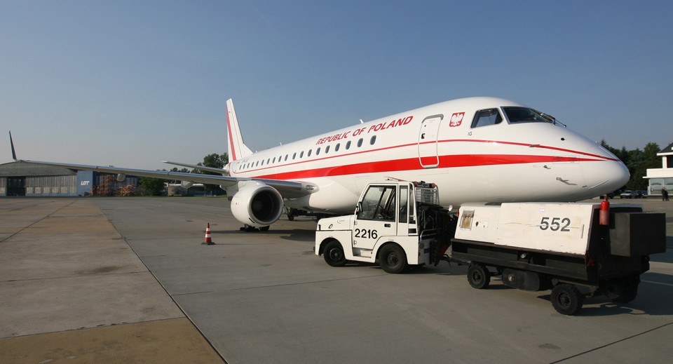 WARSZAWA PREMIER RZĄDOWY EMBRAER 175 PIERWSZY LOT