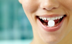 Bierzesz leki? Sprawdź, które mogą mieć skutki uboczne dla zębów