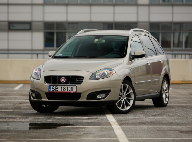 Croma to powrót Fiata do ligi passata i mondeo, w której notabene nigdy nie udało się zabłysnąć producentowi znanemu z fenomenalnych aut miejskich. Niestety i w tym przypadku włoska koncepcja limuzyny nie przypadła do gustu klientom. Sprawdzamy, w czym tkwi problem...