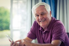 Emerytura w telefonie? mObywatel 2.0 to hit wśród seniorów. Sprawdź, jak aktywować mLegitymację i oszczędzać na biletach