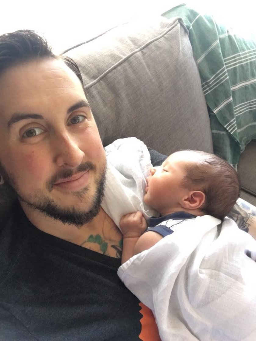Mężczyzna urodził swojego biologicznego syna!