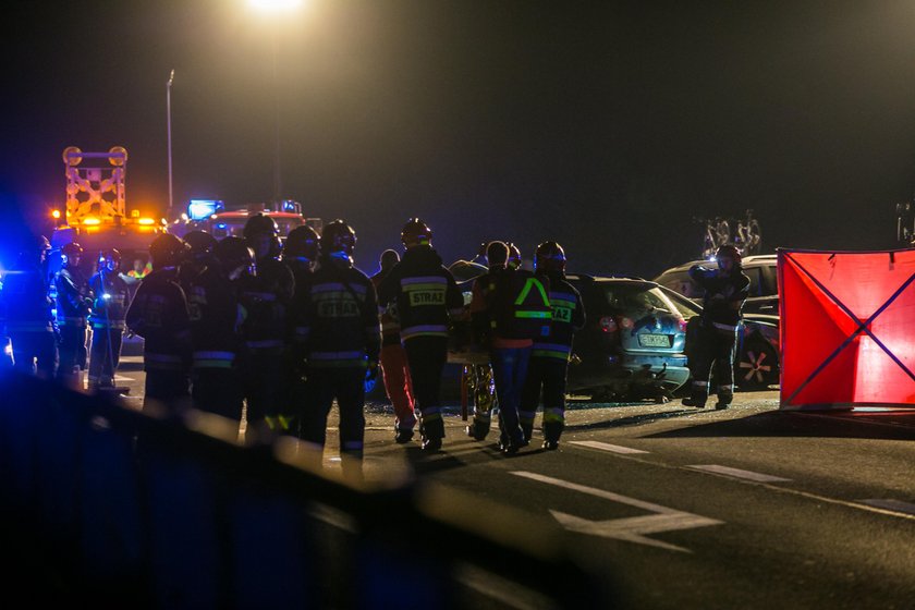 Karambol na S1. Jedna osoba nie żyje, 18 rannych