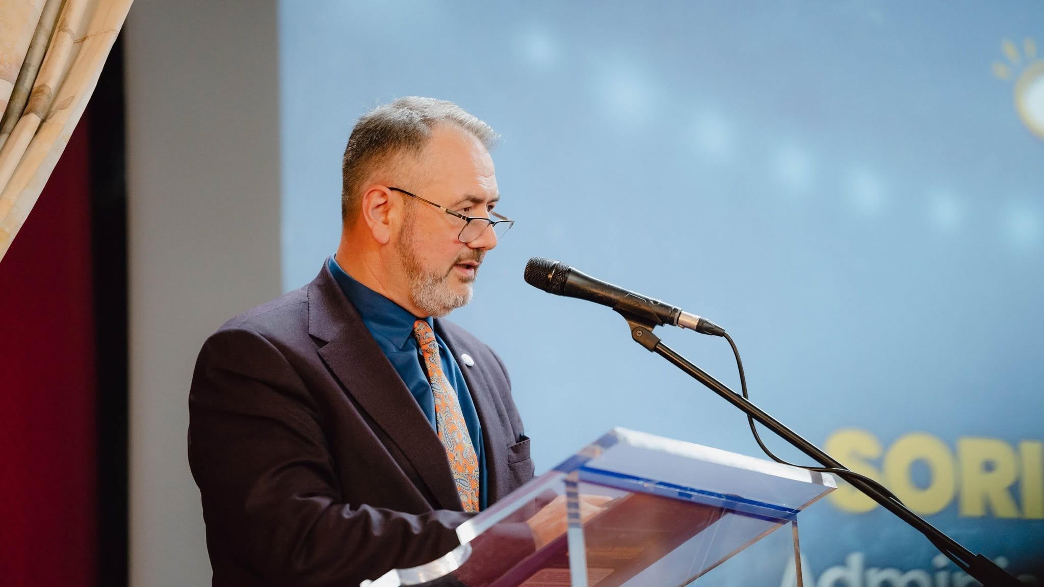 „Zi și noapte ne vom gândi la copiii noștri”. Promisiunile celor doi miniștri ai Educației, Sorin Costreie și Sorin Ionescu, după preluarea mandatelor